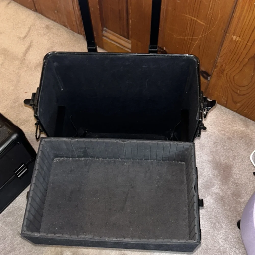 Makeup/hair travel organizer in black